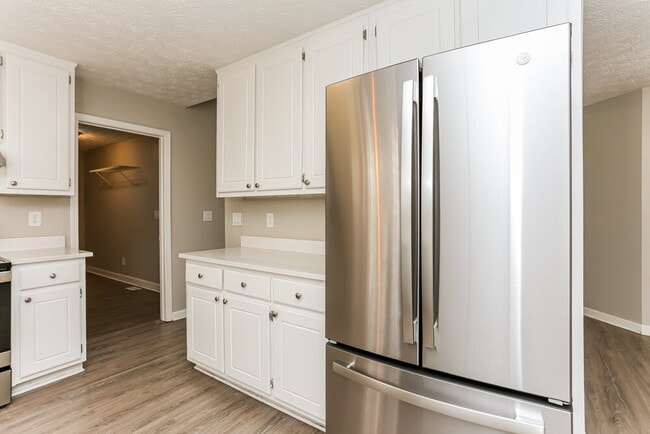 Building Photo - 304 Mary Alice Dr