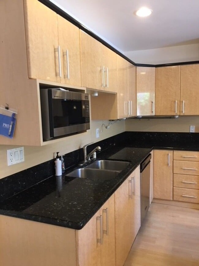 Building Photo - Very nice 3 bedroom, 2 bath Monterey Park ...