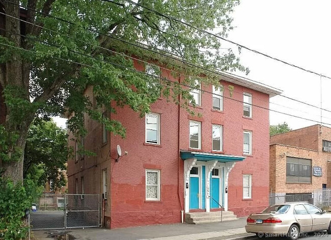 Primary Photo - 40-44-44 Lawrence St