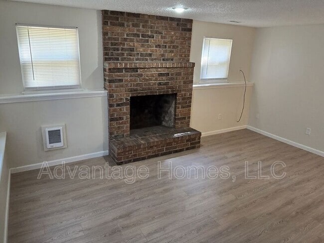 Building Photo - 8206 Woodson Dr