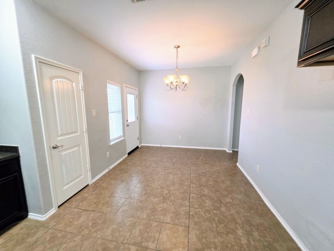 Building Photo - 1809 Rodeo Dr