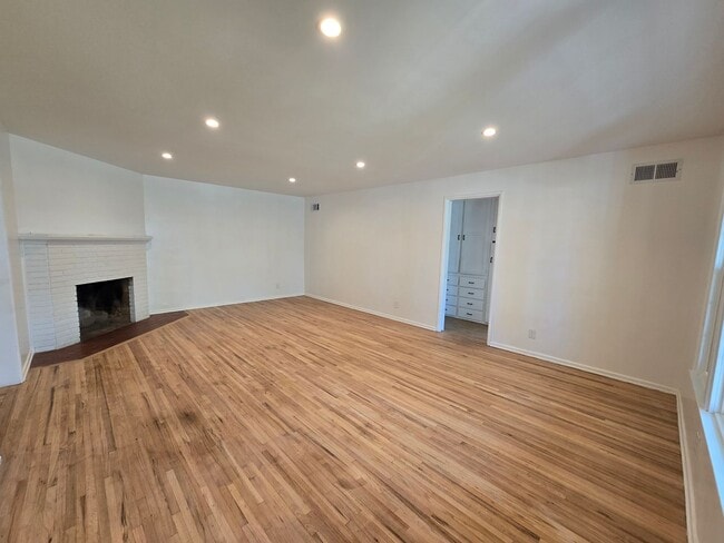 Building Photo - 44832 12th St W