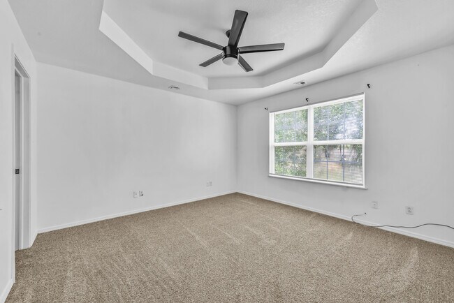 Building Photo - 1427 Logan Dr