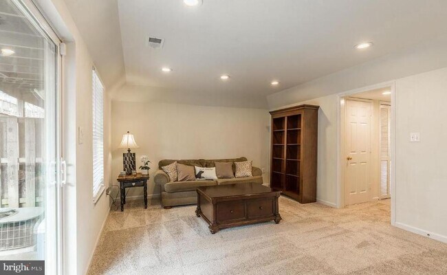 Building Photo - 14299 Newbern Loop