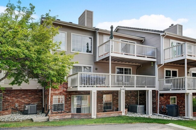 Building Photo - Beautiful luxury townhome style condominiu...