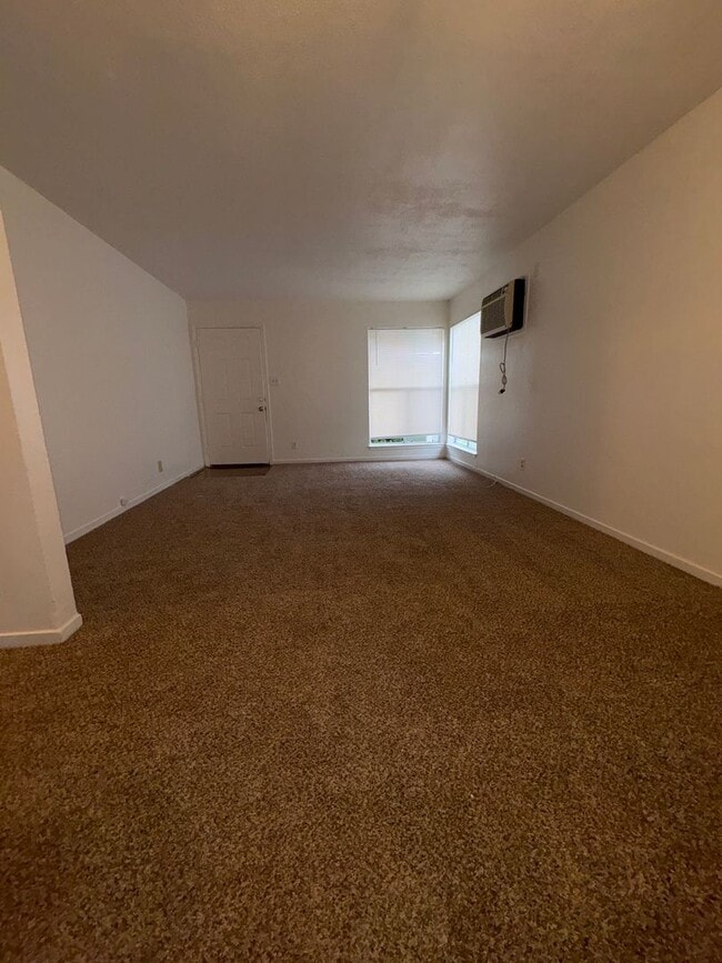 Building Photo - 324 Cottonwood St