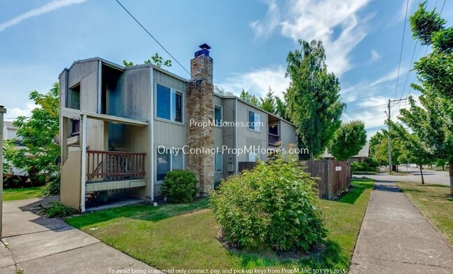 Primary Photo - Comfortable Apartment Living with Sunlit B...