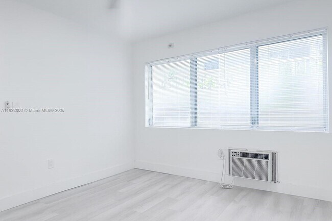 Building Photo - 10190 E Bay Harbor Dr