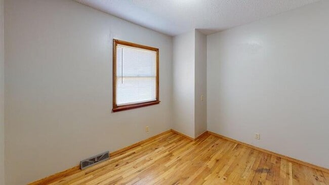 Building Photo - 1727 Assumption Dr