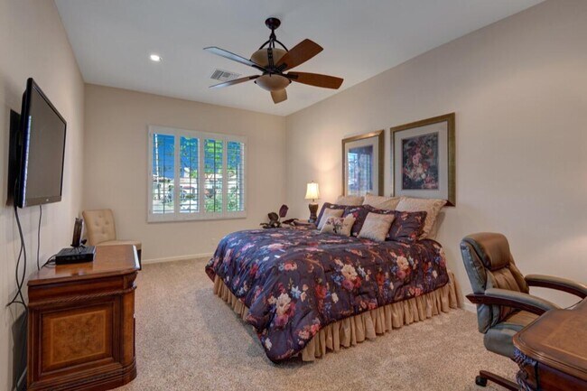 Building Photo - 348 Tomahawk Dr