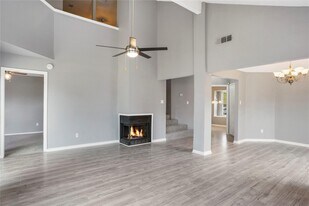 Building Photo - 10243 Oak Branch Ln