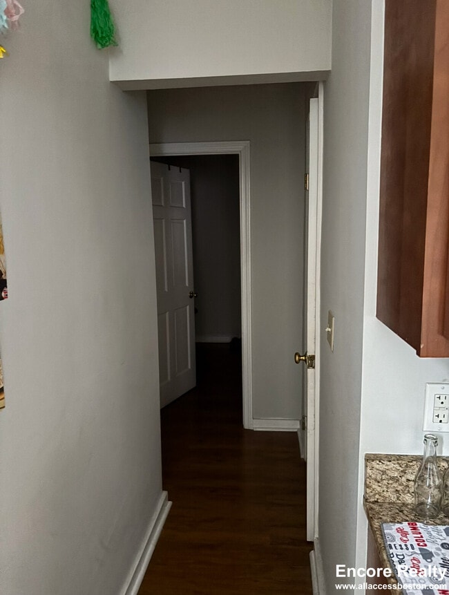 Building Photo - 224 Hanover St