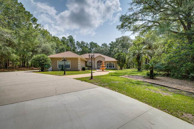 Building Photo - 9939 SW 203rd Cir