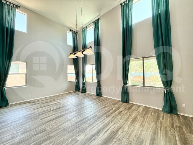 Building Photo - 4413 E Odessa Dr