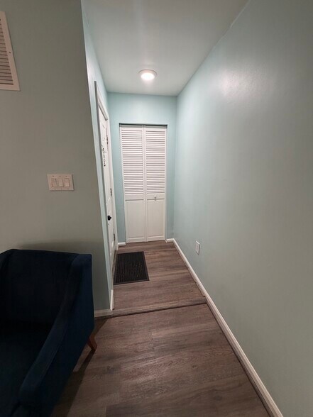 Building Photo - 7 Nicole Cir