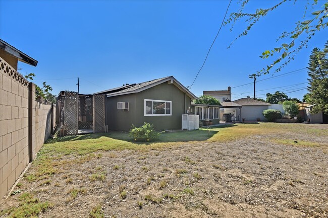 Building Photo - 9239 Bonavista Ln