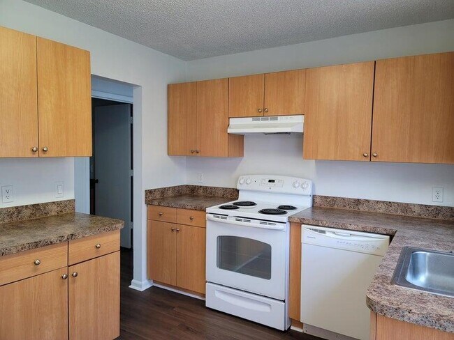Building Photo - 311 SW Virden Ct