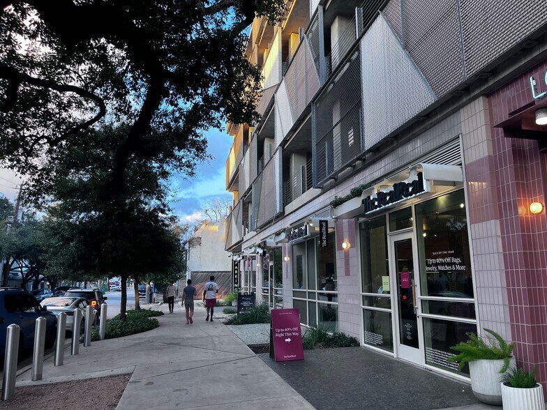 Building Photo - 405 W Drew St