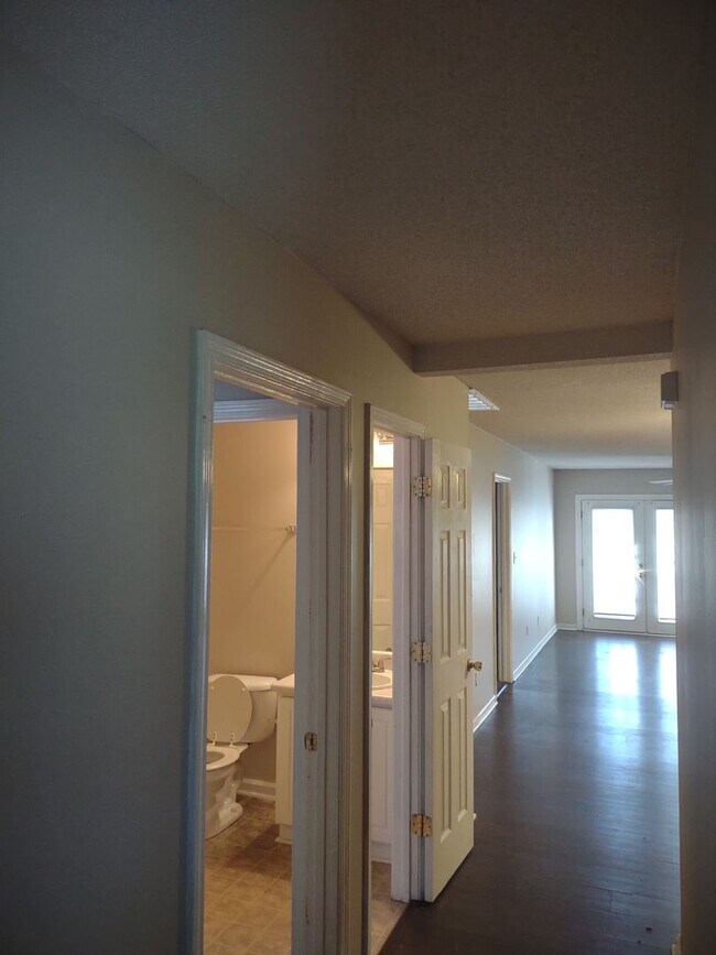 Building Photo - Delightful Two Bedroom Two Full Bath Home!