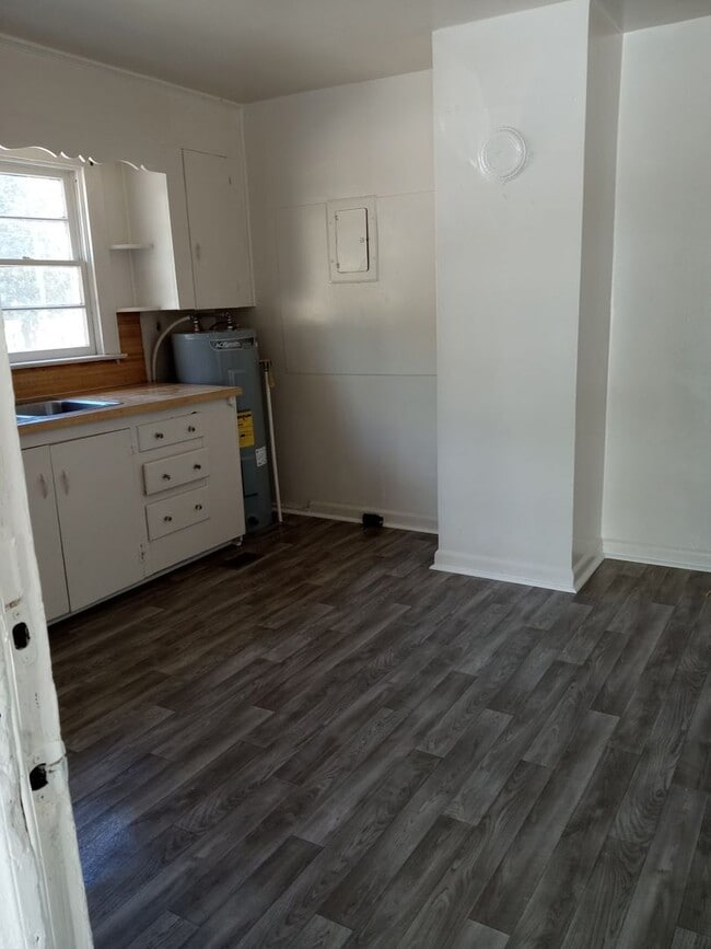 Building Photo - 2/1 in City of Shelby