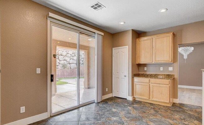 Building Photo - 757 Secret London Ave