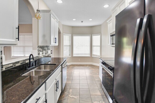Building Photo - Pet Friendly Three Bedroom with Bonus!