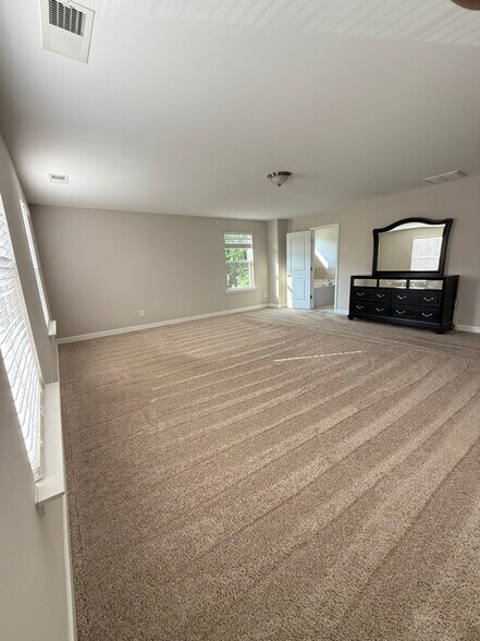 Building Photo - 2212 Shorewood Path