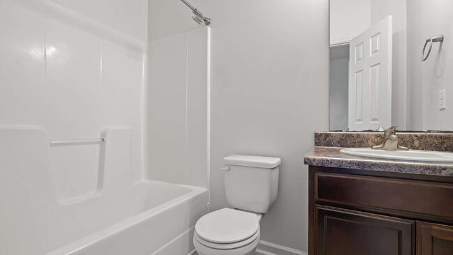 Building Photo - "Charming 2-Bed Townhouse with 2.5 Baths i...