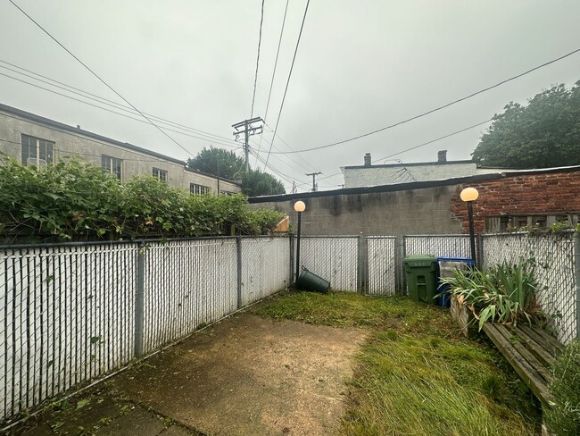 Building Photo - Charming 3Bed/1.5Bath in Hampden
