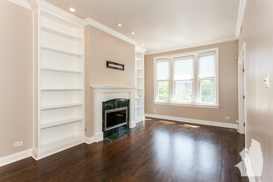 Building Photo - 3852 N Southport Ave