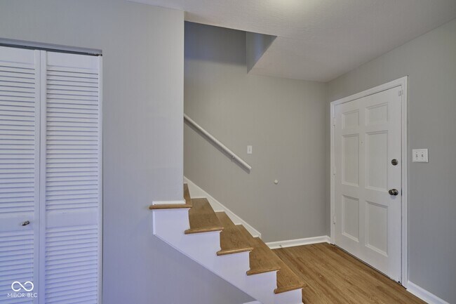 Building Photo - 8502 Canterbury Square W