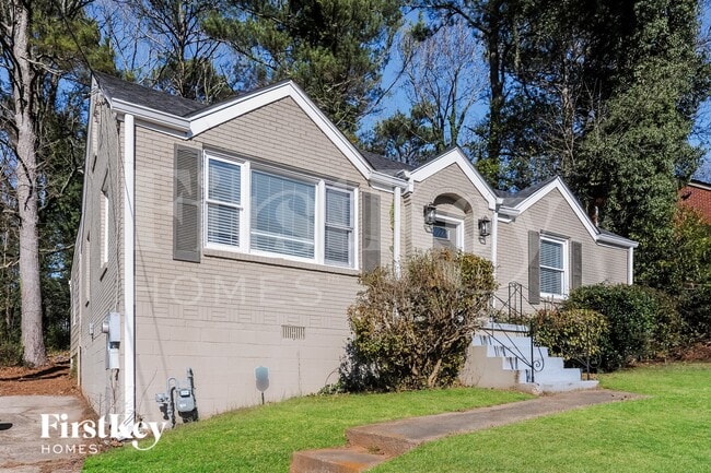 Building Photo - 1954 Wildwood Dr