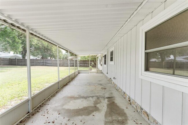 Building Photo - 4505 SE 12th Pl
