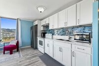 Building Photo - 2421 Tusitala St