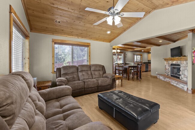 Building Photo - 307 Heath Dr
