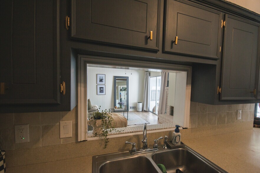 Building Photo - 2334 Babalos Ln