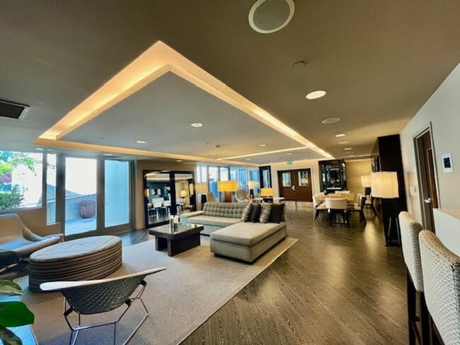 Building Photo - City living at its best! 2 BR/2 BA @ the M...