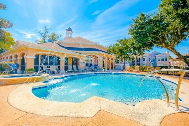 Building Photo - 2252 Beach Dr