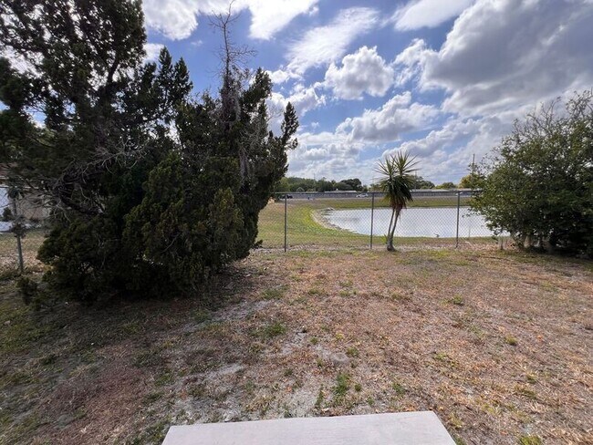 Building Photo - 1114 Shoshanna Dr