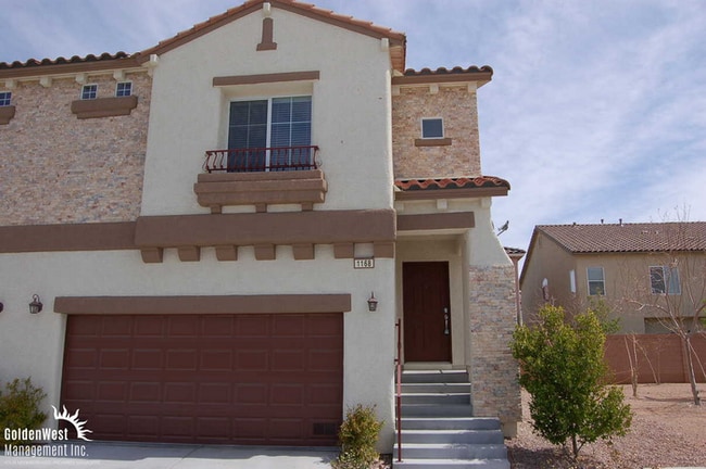 Building Photo - Gorgeous 2Bdm 2.5Ba Townhome with a Loft in Gated Community