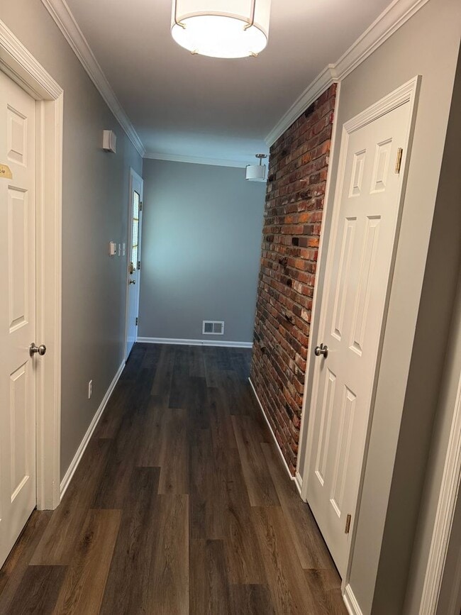 Building Photo - 3 Bedroom Ranch - Upper Arlington, OH