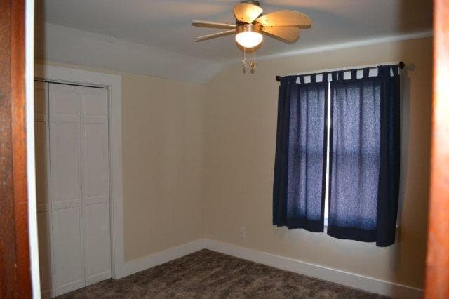 Building Photo - Beautiful, spacious Craftsman, Owner pays Yard Care, Laundry on site