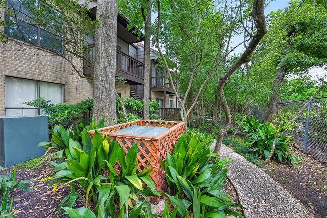 Building Photo - 11711 Memorial Dr