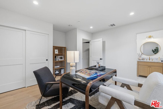 Building Photo - 4525 Greenbush Ave