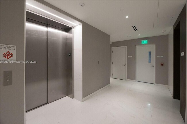 Building Photo - 300 Biscayne Blvd Way