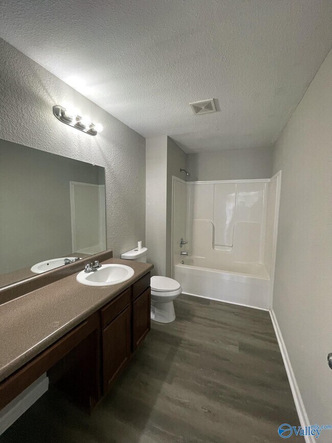 Building Photo - 228 Whitestone Dr NE