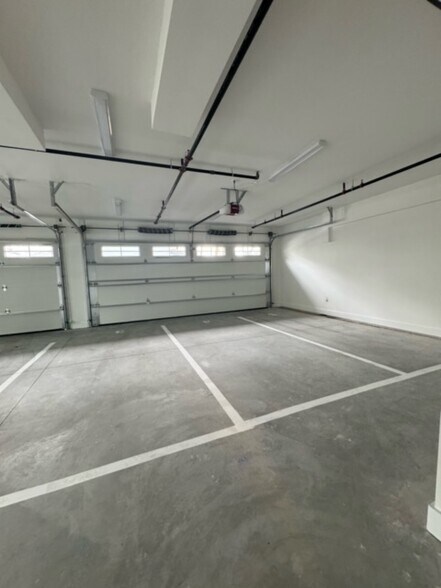 Building Photo - 158 Everett St
