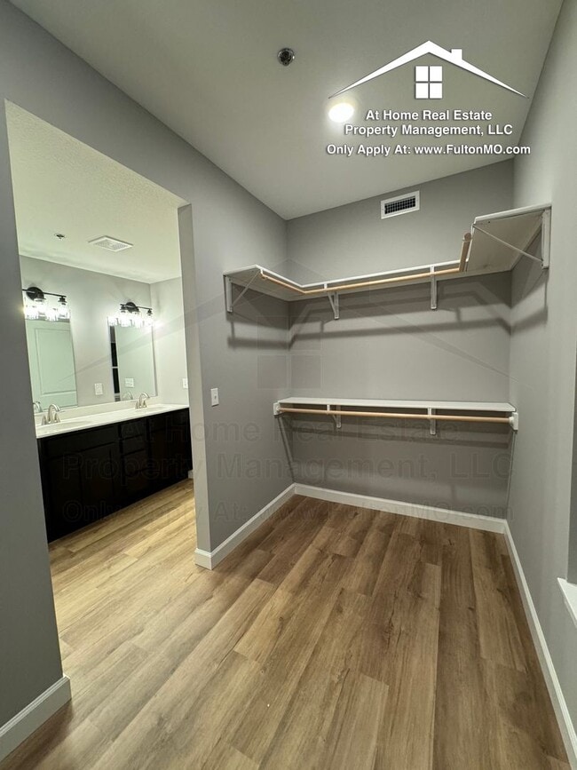 Building Photo - 2610 N Bluff St