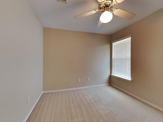 Building Photo - *No App Fee.*$1,000 off First Month* move ...