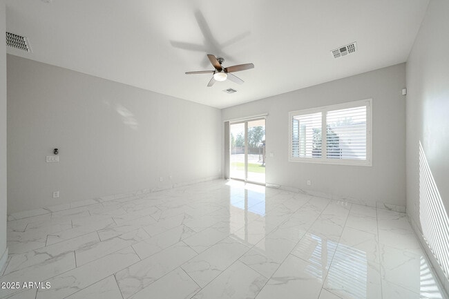 Building Photo - 6327 E Dixileta Dr